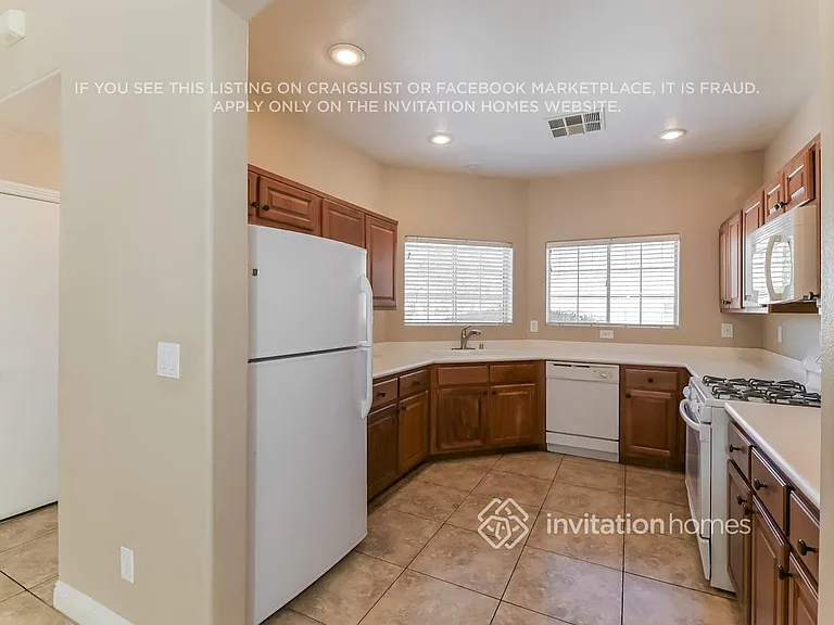 9409 Illipah Creek St — Photo 6
