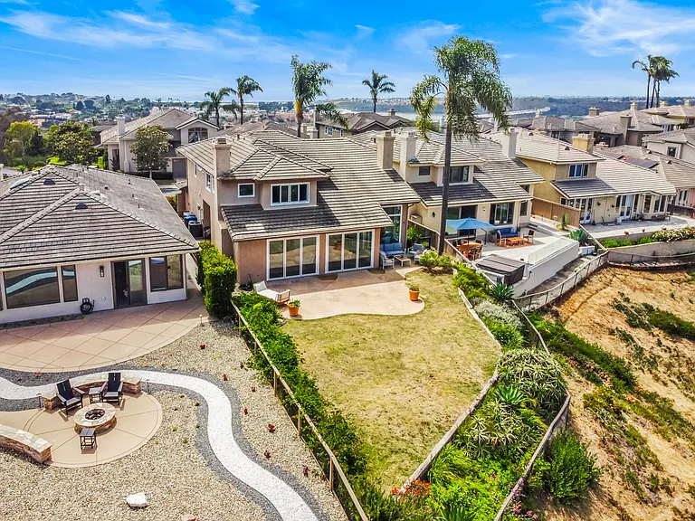 1807 Amalfi Dr — Photo 24