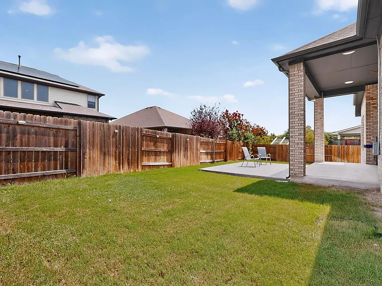 2433 La Mirada St — Photo 24
