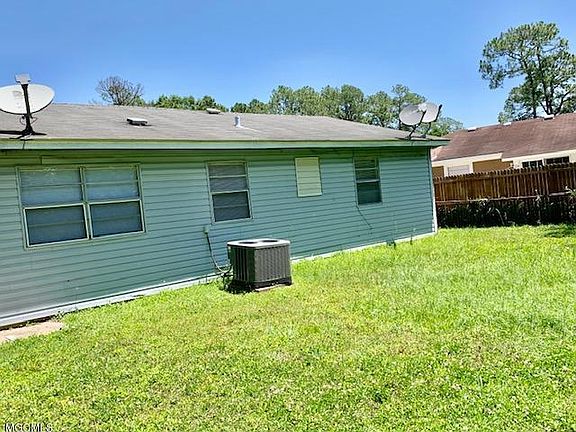 2nd image of 2407 Northbrook Dr