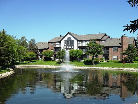 3rd image of 1601 Woods Dr #1412