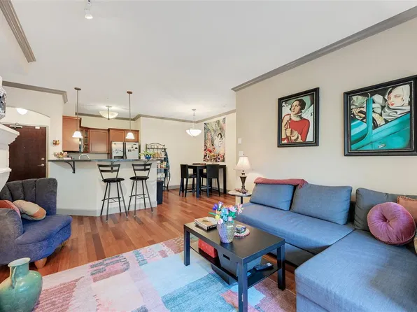 1620 McKenzie Ave #204, Saanich, BC V8N 0A1