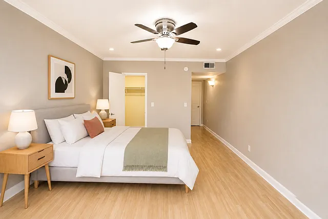 2 bed, 1.0 bath, 1079 sqft, $3,200 — Photo 4
