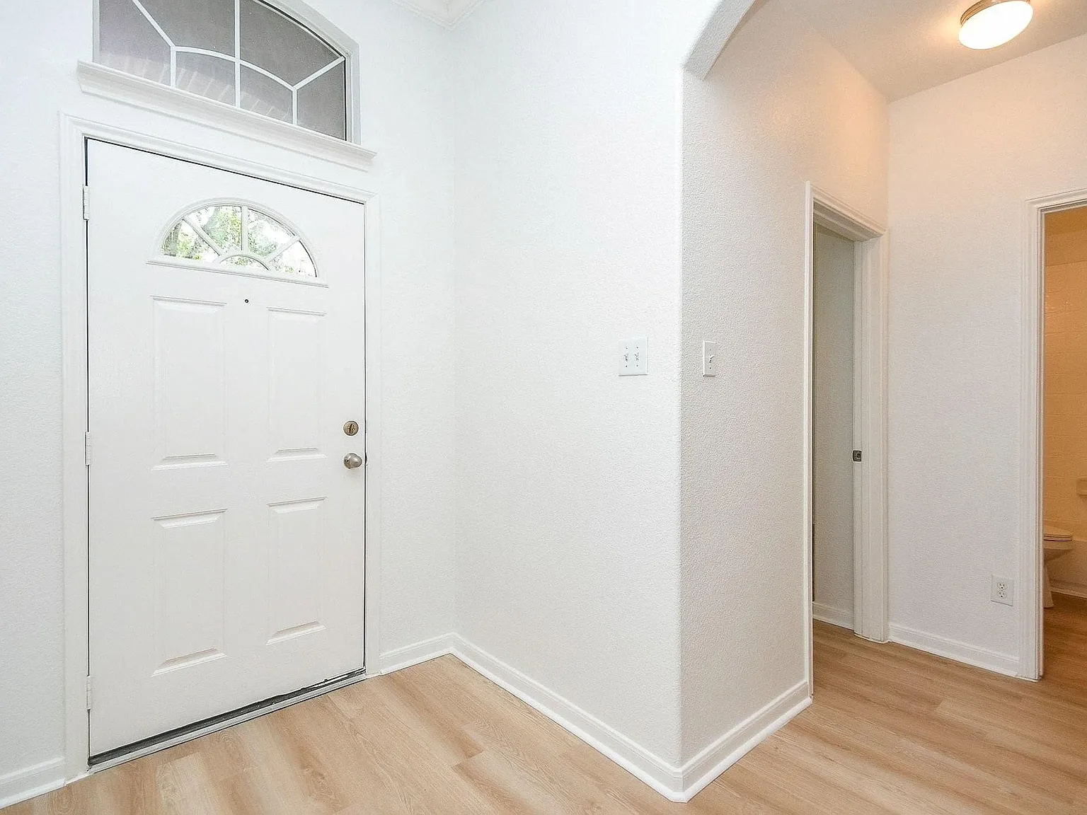3 bed, 2.0 bath, 1665 sqft, $2,500 — Photo 2