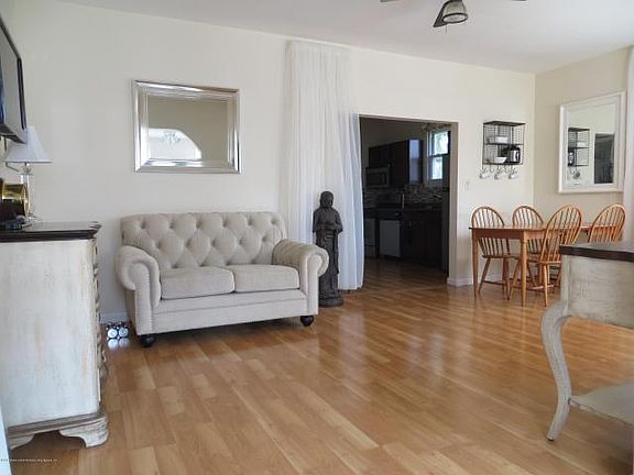 5th image of 107 Llewellyn Pl