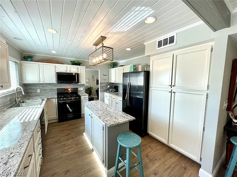 2246 Windsor Dr — Photo 14