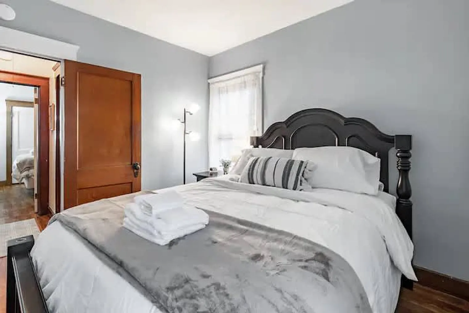 2 bed, 1.0 bath, 990 sqft, $2,056 — Photo 4