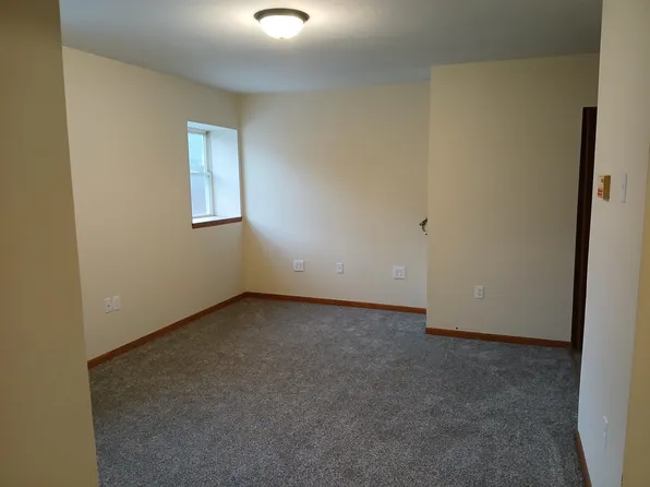 302 Railroad St, Elroy, WI 53929