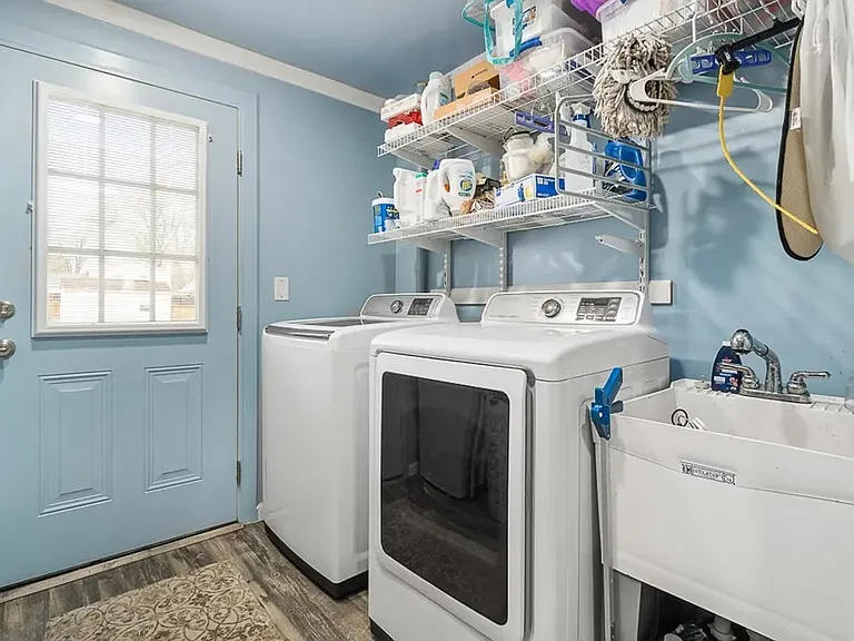 1184 Glenwood Dr — Photo 2