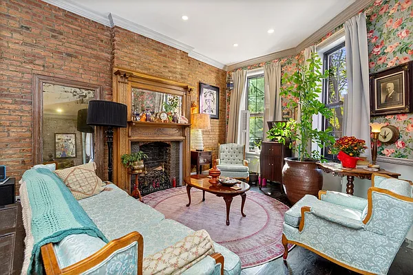 Sold by Compass | media 4