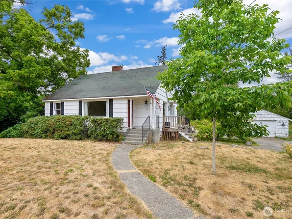 215 99th Street E, Tacoma, WA 98445