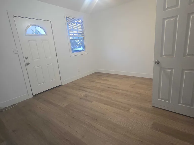 402 E Walnut Ln #2 — Photo 2