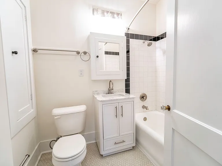 The Roy Vue Apartments — Photo 5