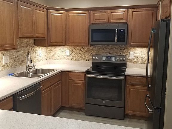 3rd image of 2601 S Roosevelt Blvd APT 211B