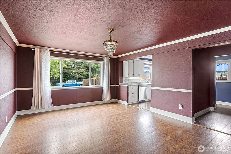 4th image of 832 N Pearl Street