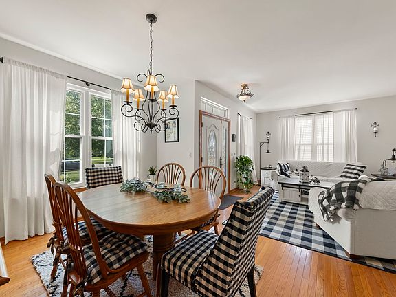 3rd image of 7511 Burshire Dr