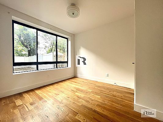 4th image of 194 Stuyvesant Ave APT 1B
