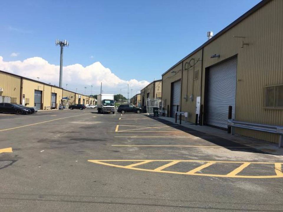2nd image of 3773 Victory Blvd #C