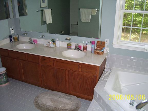 1st Floor Master Bath