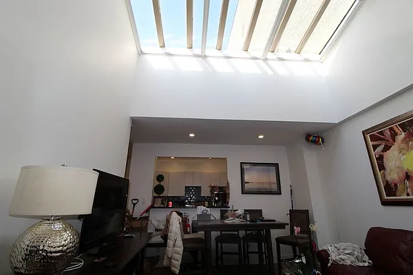 Rented by Mossanen Group | media 26