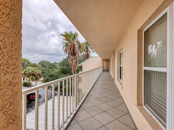 3rd image of 3980 Ironwood Cir APT 402