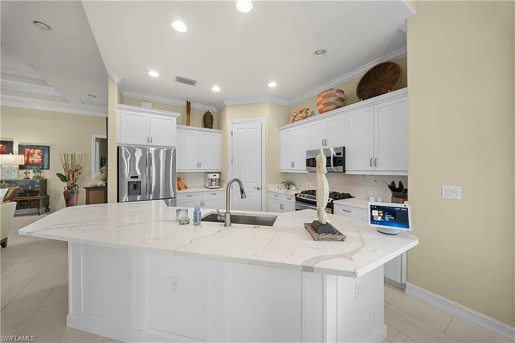 3 bed, 2.5 bath, 2615 sqft, $17,000 — Photo 4