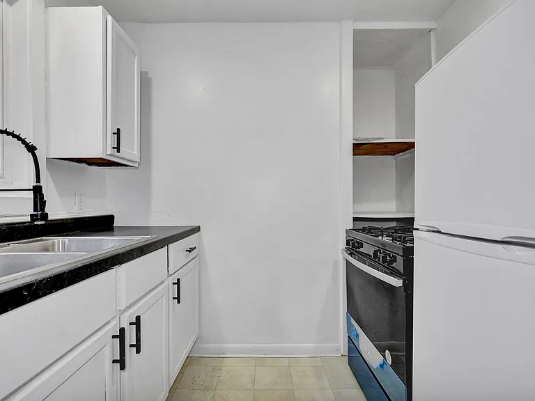 1224 E Malcolm X St #1 — Photo 7