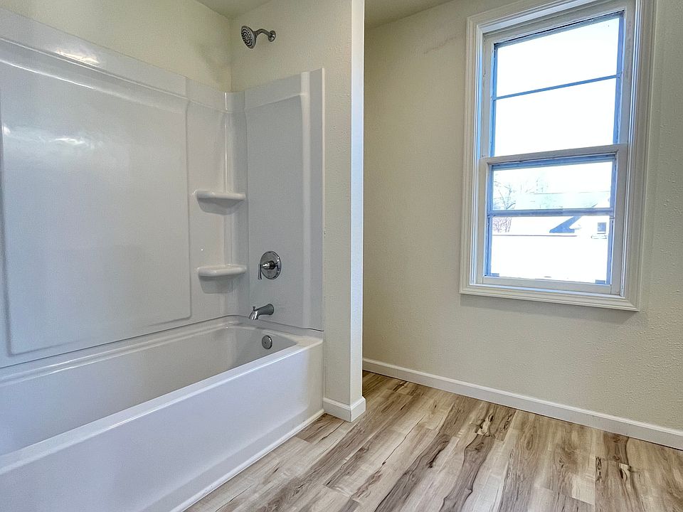 1st image of 929 S 5th Ave #1/2