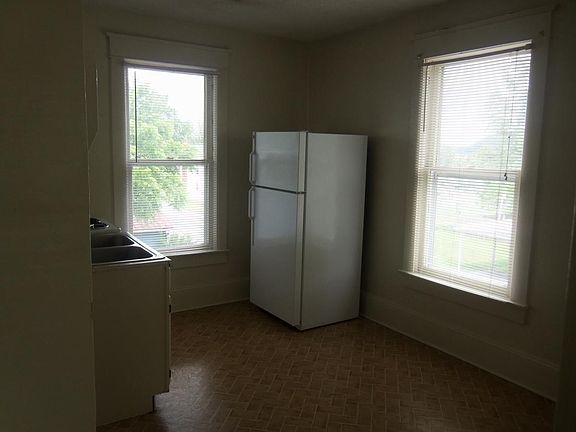 4th image of 400 Lamont St APT 3