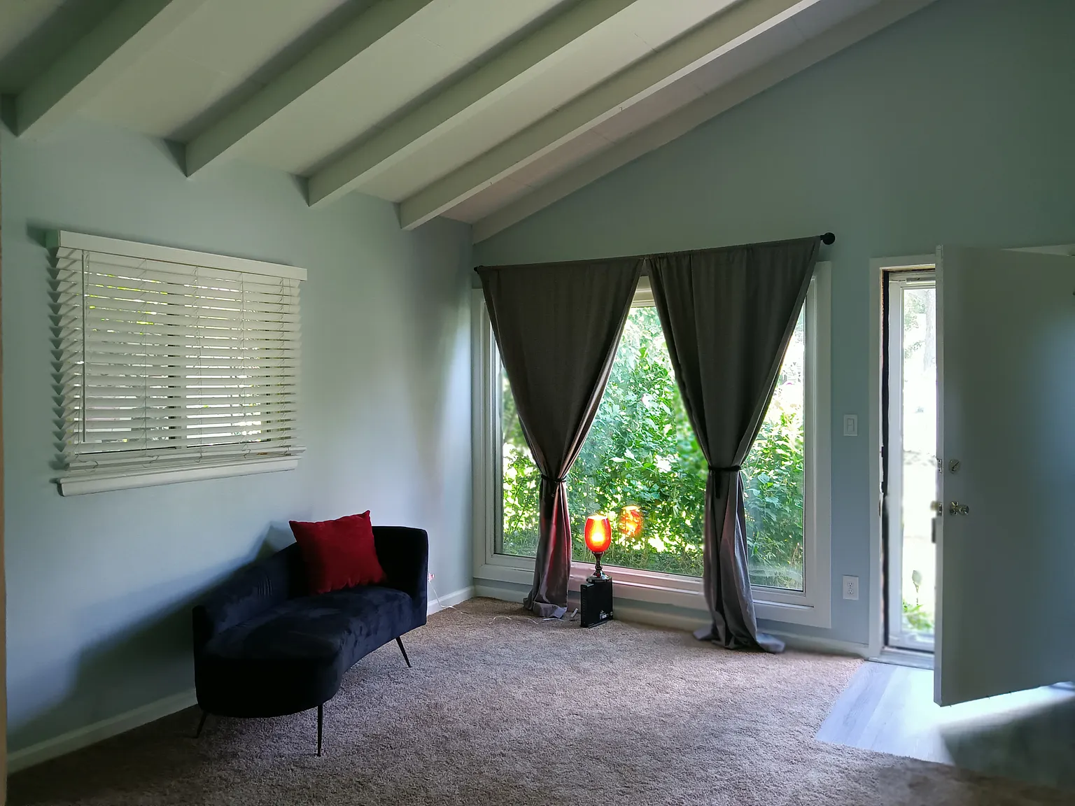 3 bed, 1000 sqft, $1,850 — Photo 2