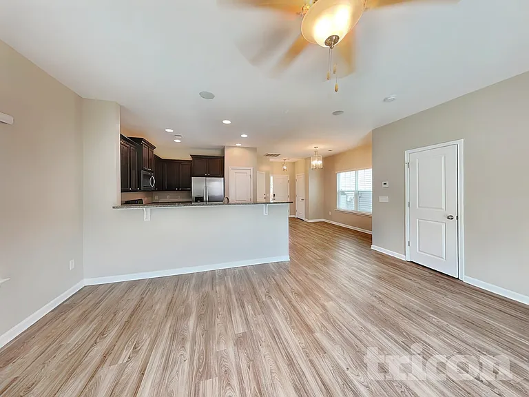 423 Lanyard Ln — Photo 3