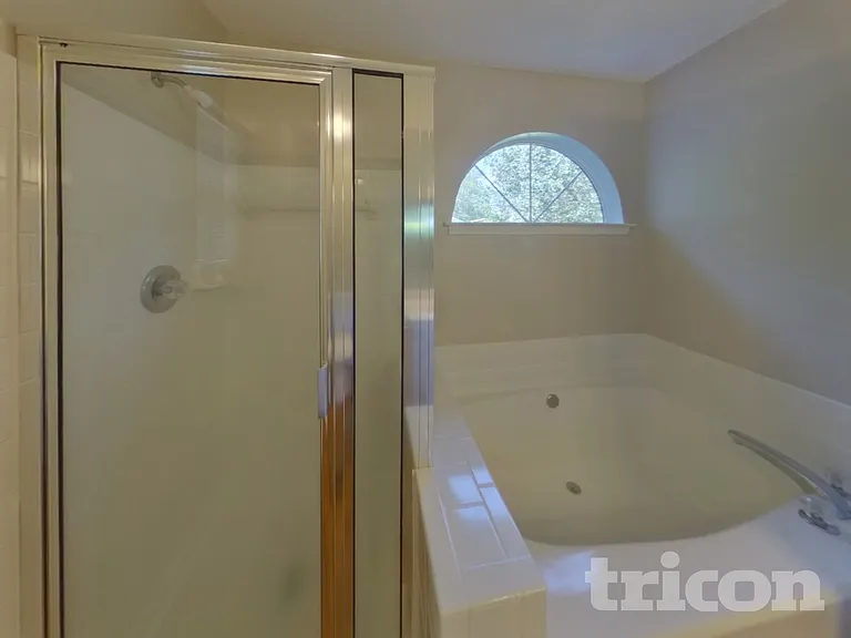 127 Wenlock Cir — Photo 9
