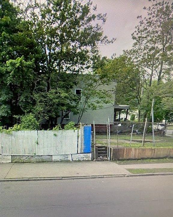 1st image of 46 W Sandford Blvd