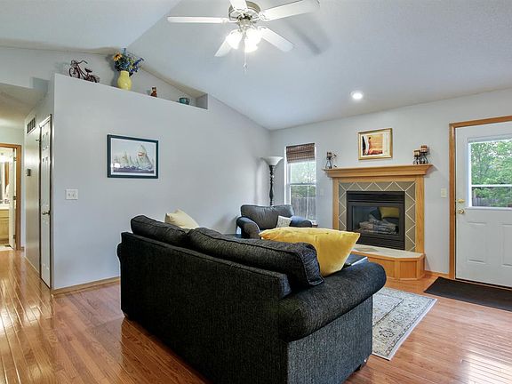 3rd image of 4566 N Saint James St