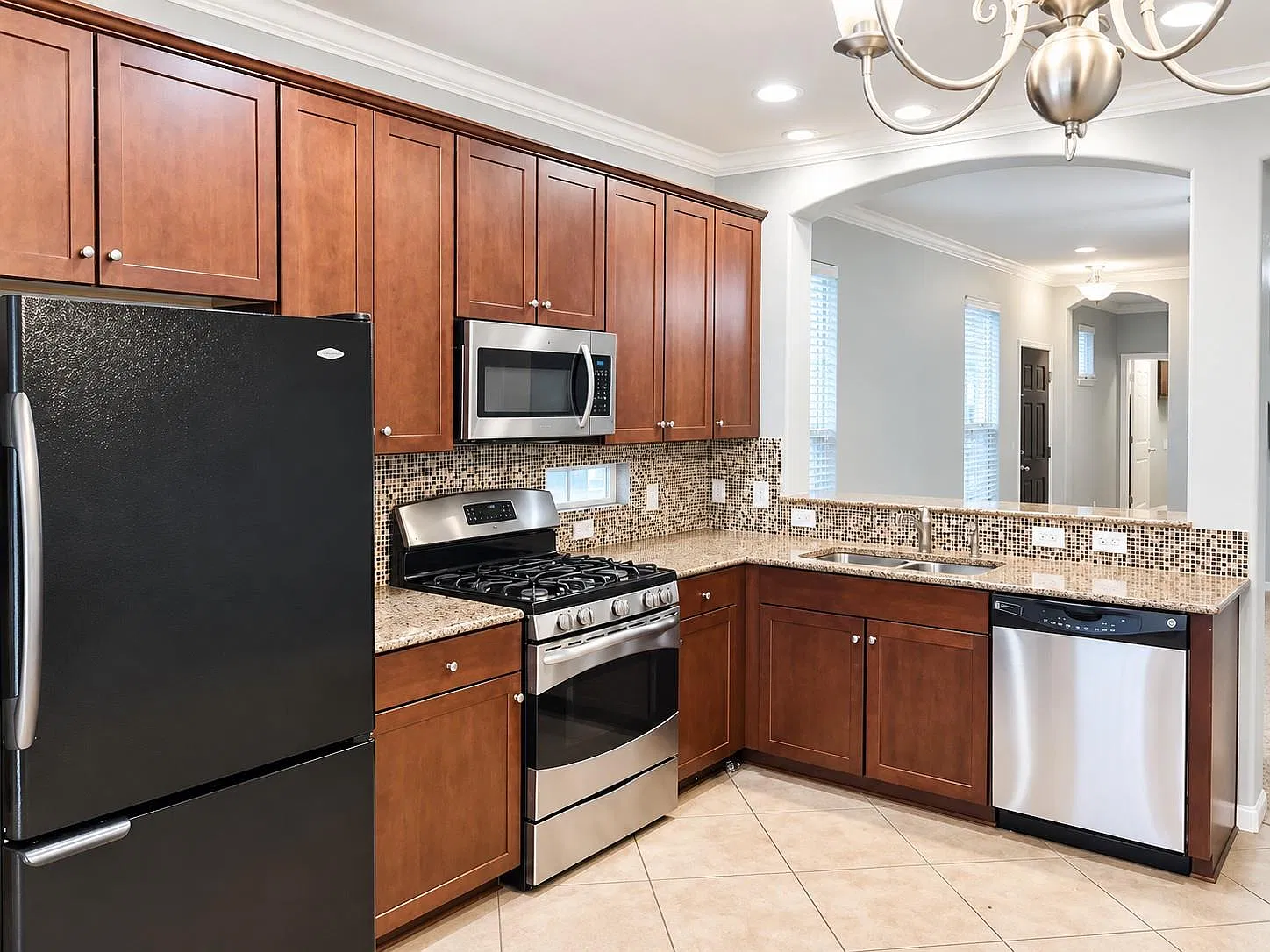3 bed, 2.5 bath, 1726 sqft, $2,250 — Photo 2