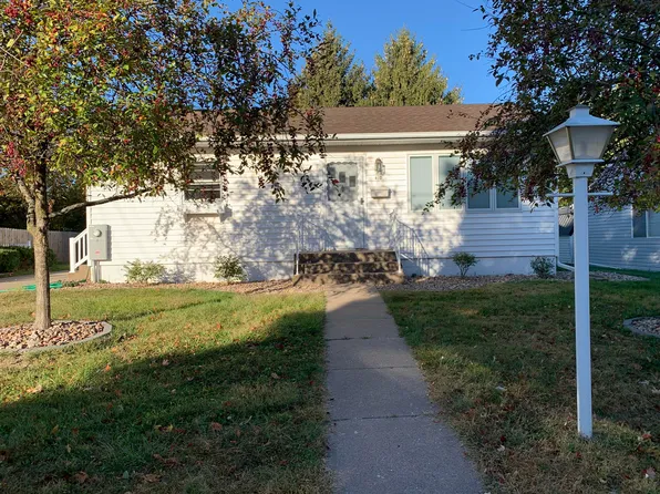 410 Greenwood Dr, Muscatine, IA 52761