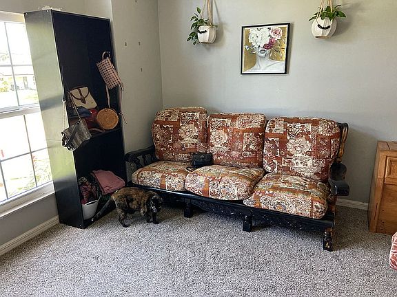 3rd image of 572 NW Avens St