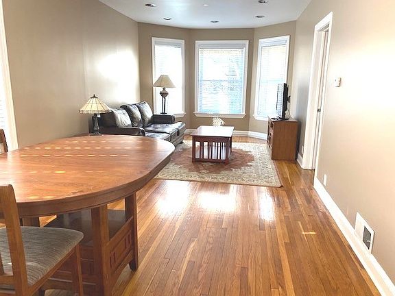 3rd image of 4907 N Hoyne Ave