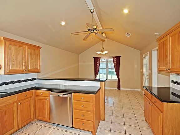 5th image of 2405 S Park Ave