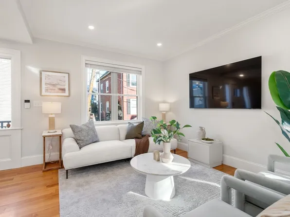 2 Gold Star Ct, Cambridge, MA 02140