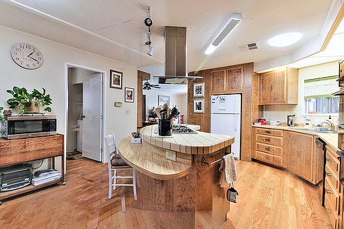 2nd image of 275 Burnett Ave Spc 49