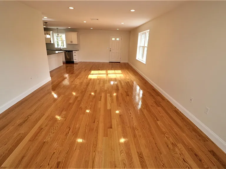 121 Hillcrest Ave — Photo 2