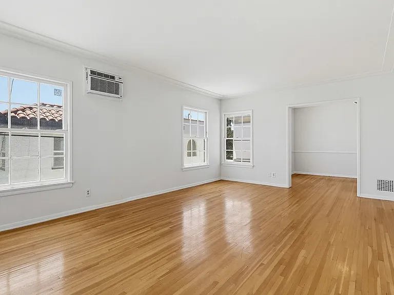 455 N Hayworth Ave — Photo 6