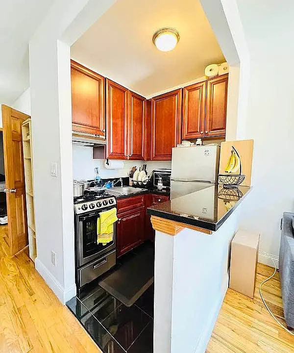 195 E 2nd St #34