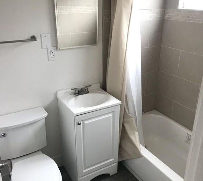 2nd image of 1160 Elmer St #8
