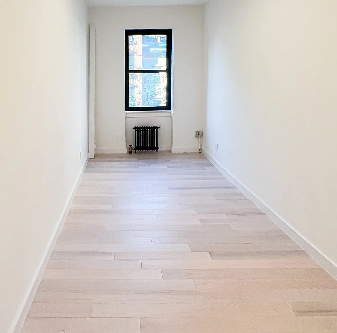 206 West 21st Street — Photo 1