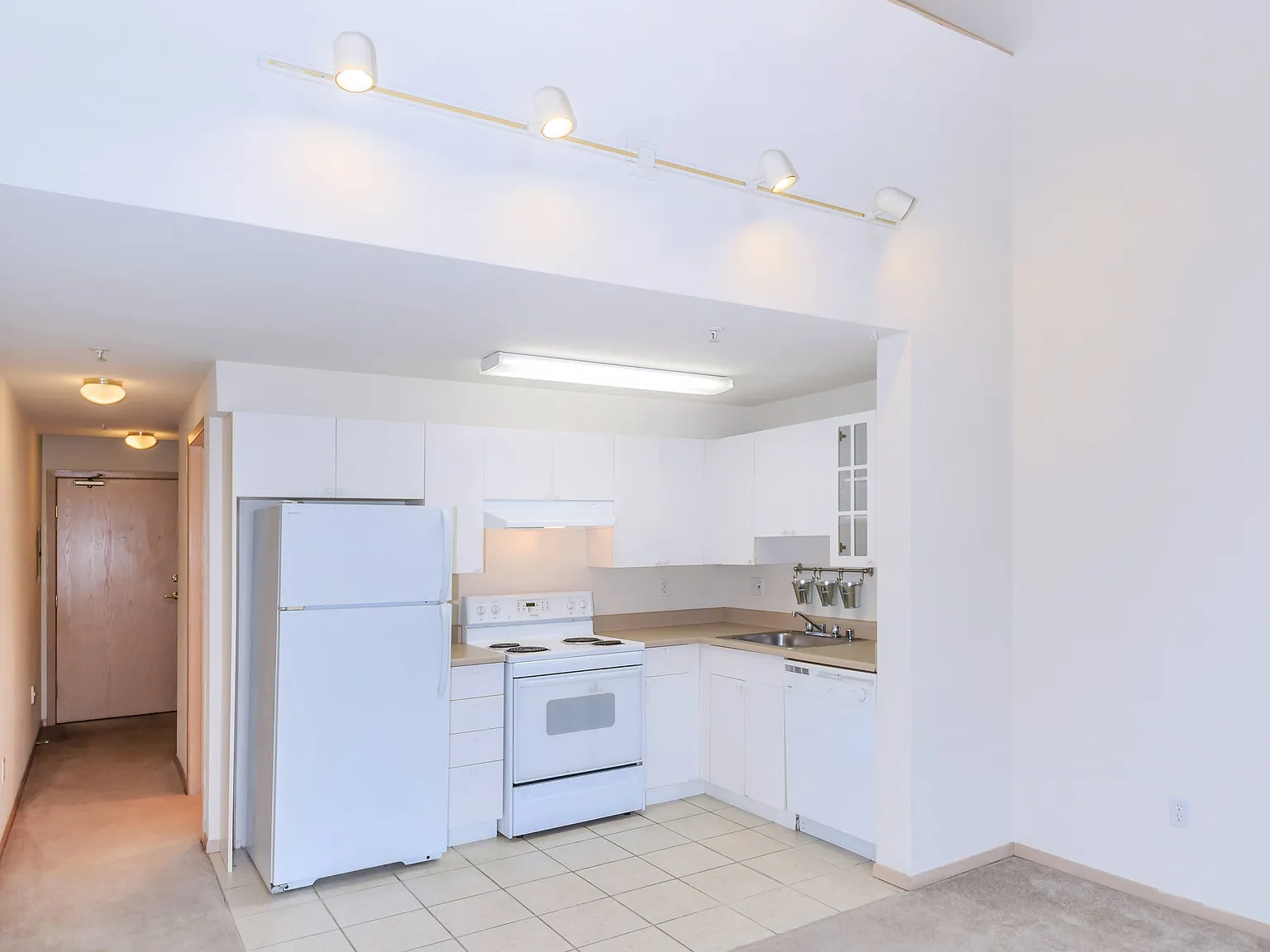 Clearwater and Star Apartments — Photo 4