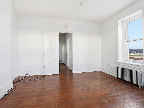 3rd image of 445 E Walnut Ln Floor 3