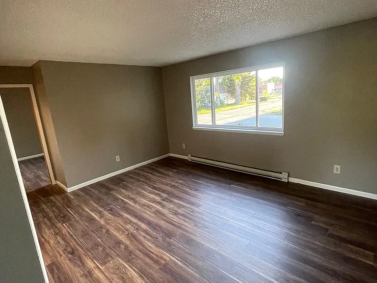 125 E 1st St #2 — Photo 3