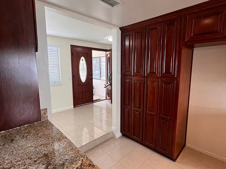 1142 Ashbury Ct — Photo 16